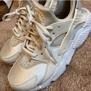 Off white colored / Creme color huaraches